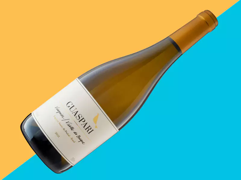 Garrafa de vinho da uva Viognier
