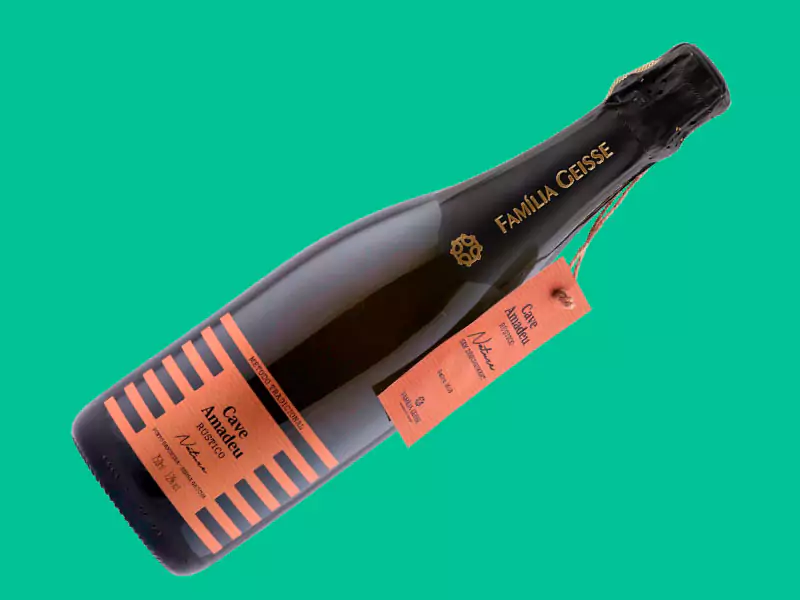 Garrafa de vinho espumante Cave Amadeu Rustico